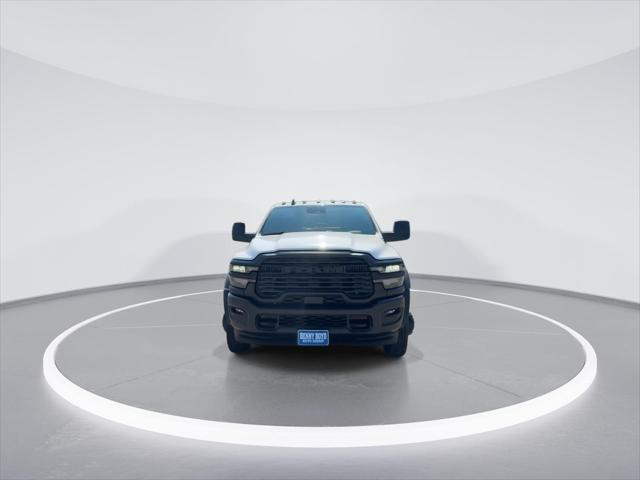 2026 RAM Ram 5500 Chassis Cab RAM 5500 TRADESMAN CHASSIS CREW CAB 4X4 84 CA