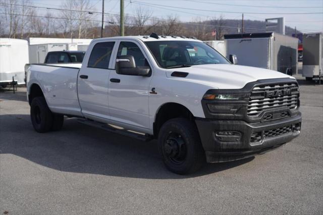 2026 RAM Ram 3500 RAM 3500 TRADESMAN CREW CAB 4X4 8 BOX