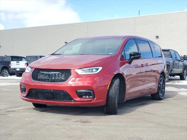 2026 Chrysler Pacifica Select