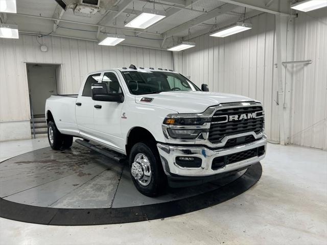 2026 RAM Ram 3500 RAM 3500 TRADESMAN CREW CAB 4X4 8 BOX