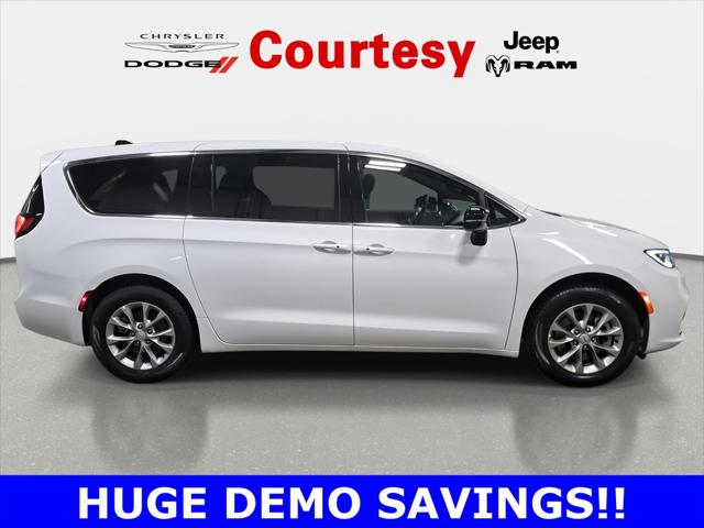 2026 Chrysler Pacifica Select AWD