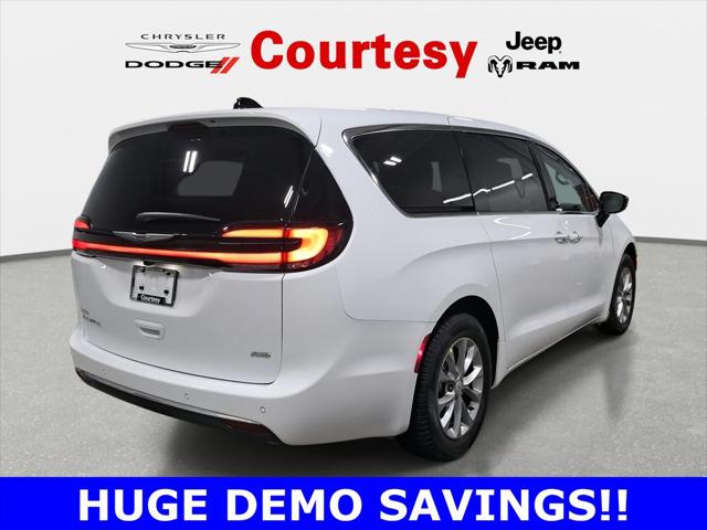 2026 Chrysler Pacifica Select AWD