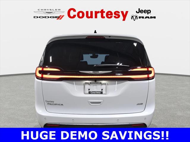 2026 Chrysler Pacifica Select AWD