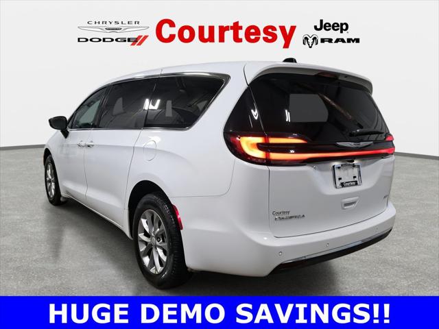 2026 Chrysler Pacifica Select AWD