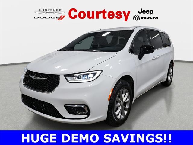 2026 Chrysler Pacifica Select AWD