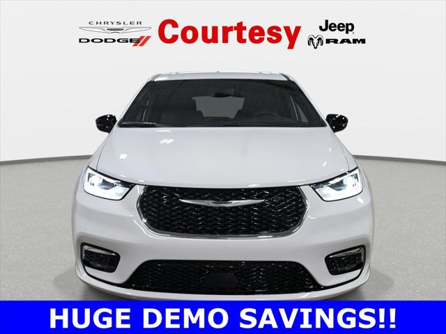 2026 Chrysler Pacifica Select AWD