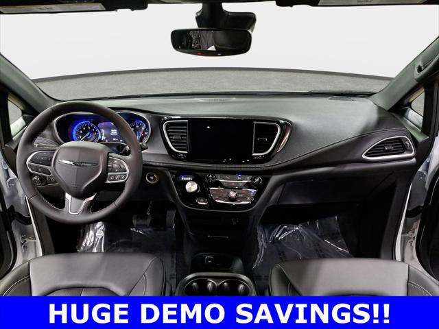 2026 Chrysler Pacifica Select AWD
