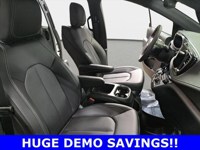 2026 Chrysler Pacifica Select AWD