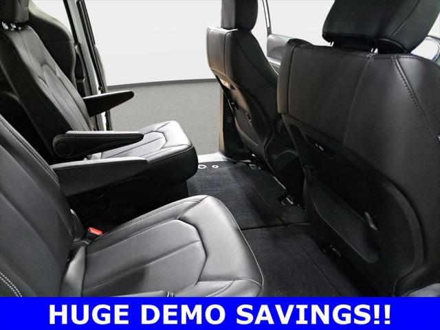 2026 Chrysler Pacifica Select AWD