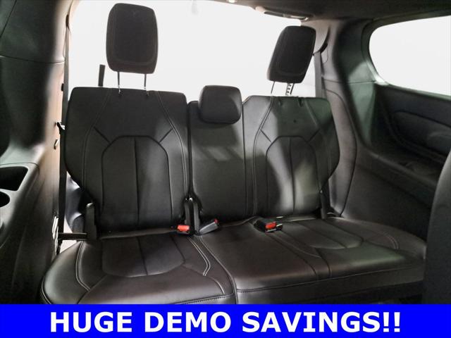 2026 Chrysler Pacifica Select AWD