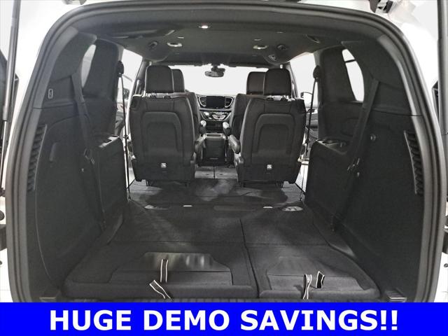 2026 Chrysler Pacifica Select AWD