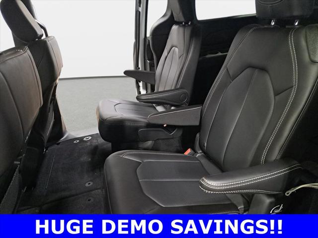 2026 Chrysler Pacifica Select AWD