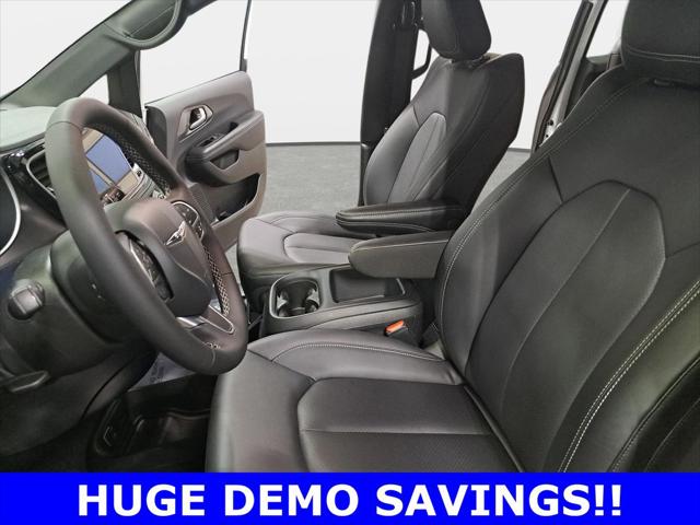 2026 Chrysler Pacifica Select AWD