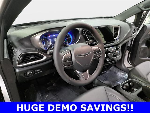 2026 Chrysler Pacifica Select AWD