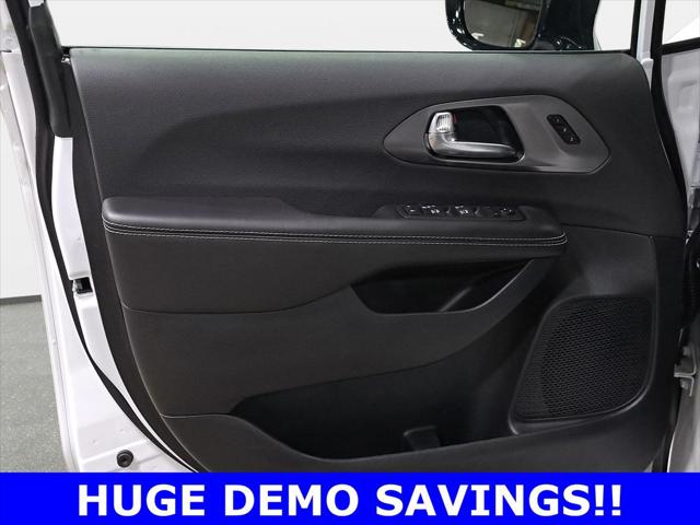 2026 Chrysler Pacifica Select AWD