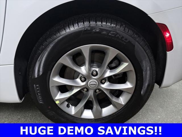 2026 Chrysler Pacifica Select AWD