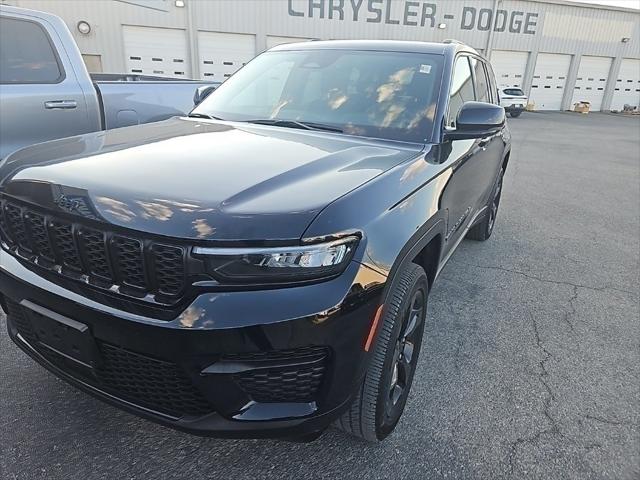 2023 Jeep Grand Cherokee Altitude 4x2