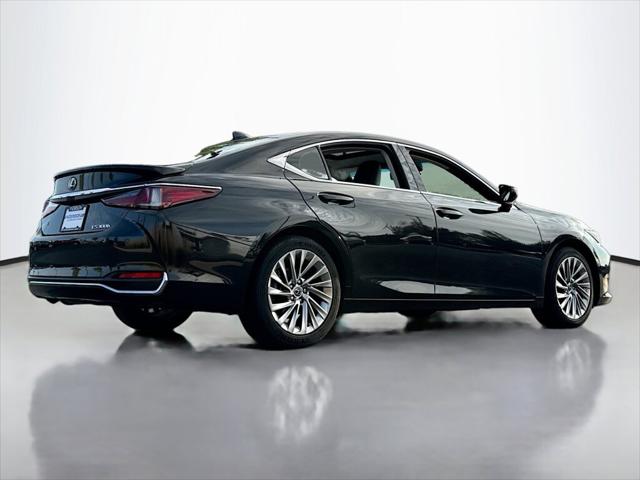2023 Lexus ES 300h Luxury
