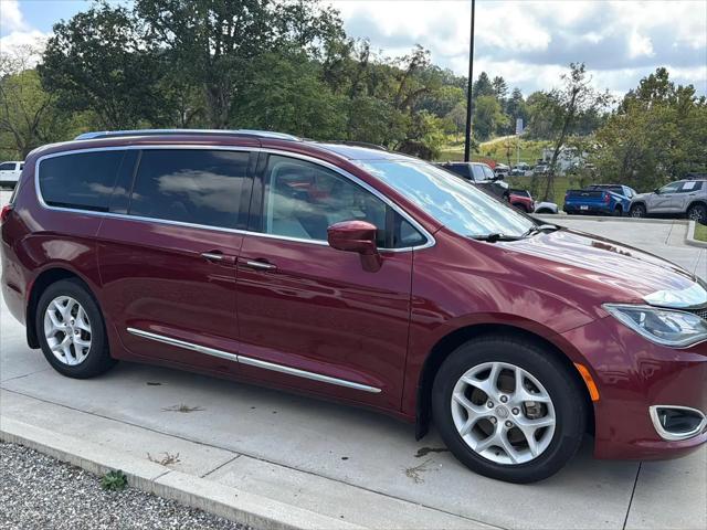 2017 Chrysler Pacifica Touring-L Plus