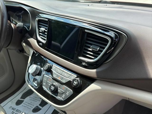 2017 Chrysler Pacifica Touring-L Plus