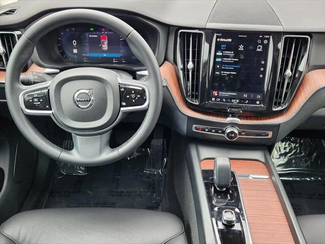 2023 Volvo XC60 Recharge T8 Plus Dark Theme