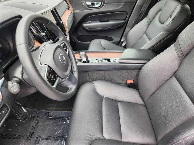 2023 Volvo XC60 Recharge T8 Plus Dark Theme