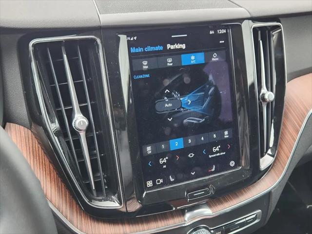 2023 Volvo XC60 Recharge T8 Plus Dark Theme