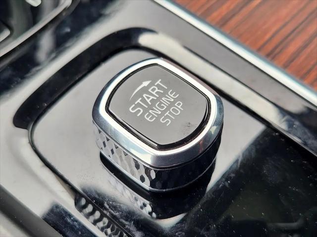 2023 Volvo XC60 Recharge T8 Plus Dark Theme