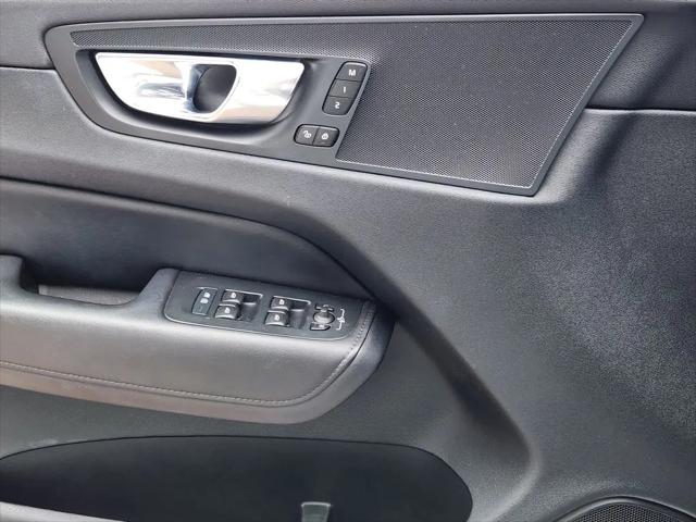2023 Volvo XC60 Recharge T8 Plus Dark Theme