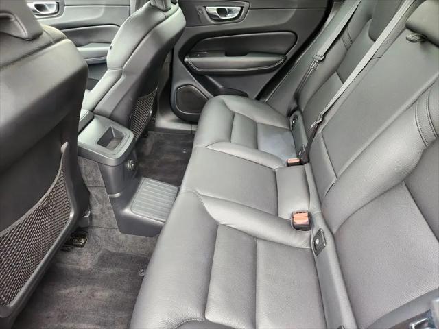 2023 Volvo XC60 Recharge T8 Plus Dark Theme