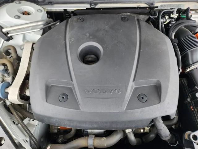 2023 Volvo XC60 Recharge T8 Plus Dark Theme