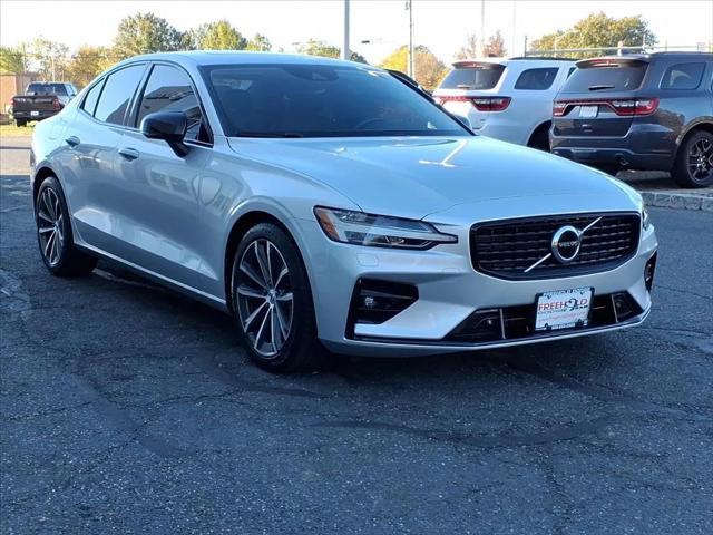 2022 Volvo S60 B5 Momentum