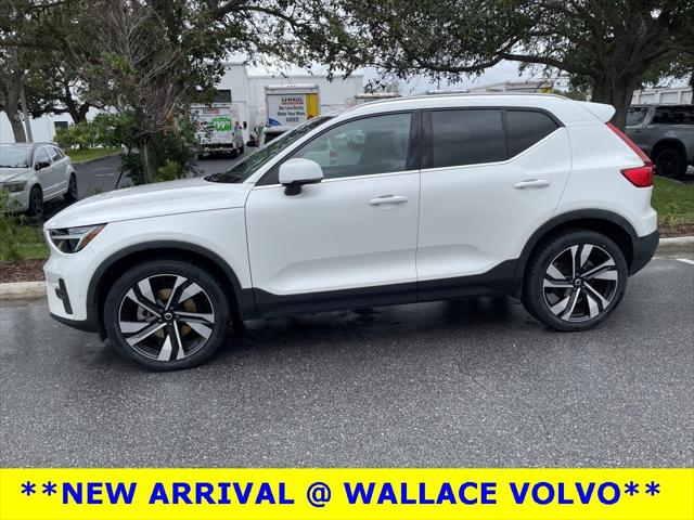 2023 Volvo XC40 B5 Ultimate Bright Theme