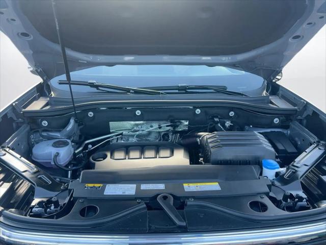 2026 Volkswagen Atlas Cross Sport SE with Technology