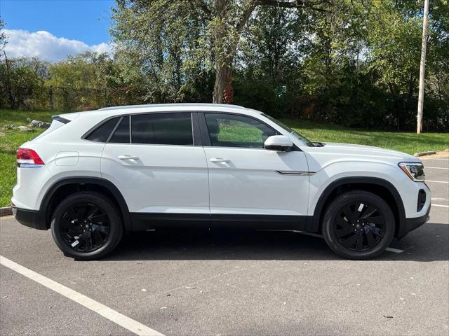 2026 Volkswagen Atlas Cross Sport SE with Technology