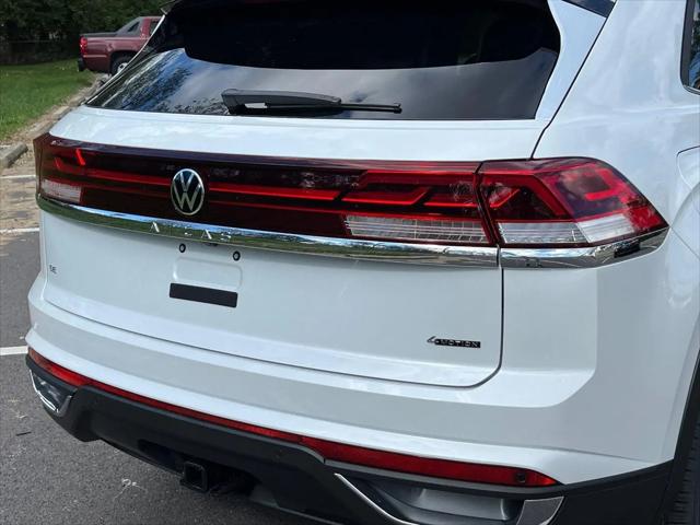 2026 Volkswagen Atlas Cross Sport SE with Technology