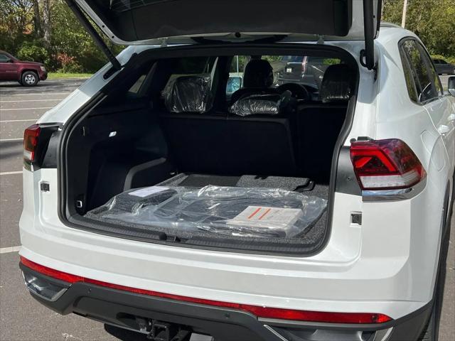 2026 Volkswagen Atlas Cross Sport SE with Technology