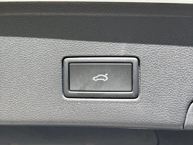 2026 Volkswagen Atlas Cross Sport SE with Technology