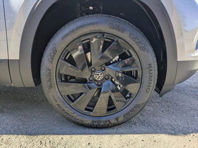 2026 Volkswagen Atlas Cross Sport SE with Technology