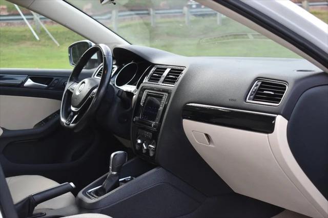 2016 Volkswagen Jetta 1.8T SEL