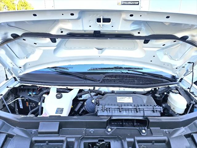 2025 GMC Savana Cutaway Work Van