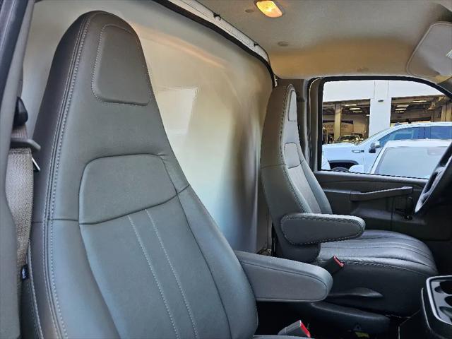 2025 GMC Savana Cutaway Work Van