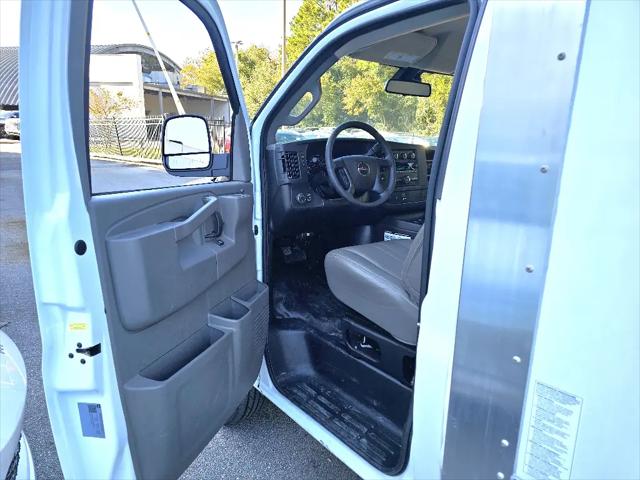 2025 GMC Savana Cutaway Work Van