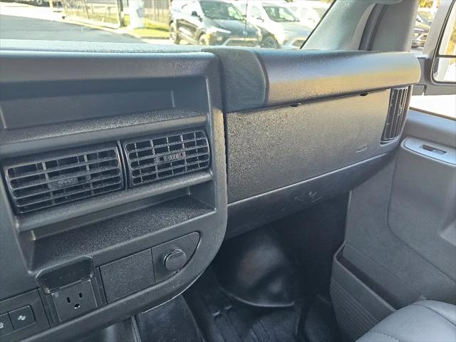 2025 GMC Savana Cutaway Work Van