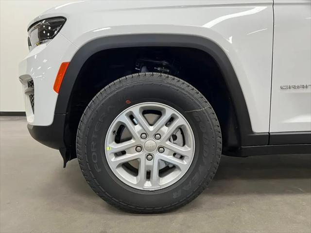 2025 Jeep Grand Cherokee Laredo 4x2