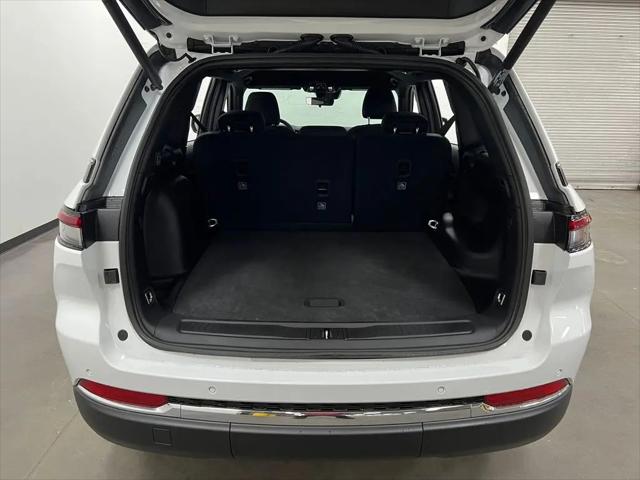 2025 Jeep Grand Cherokee Laredo 4x2