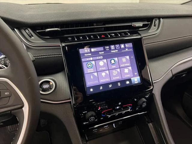 2025 Jeep Grand Cherokee Laredo 4x2
