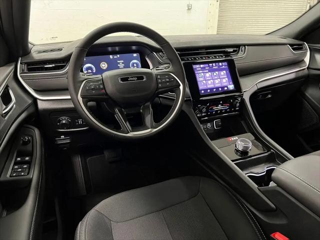 2025 Jeep Grand Cherokee Laredo 4x2