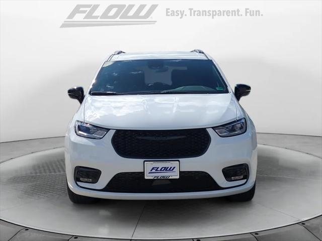 2026 Chrysler Pacifica Select AWD