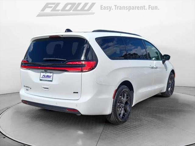 2026 Chrysler Pacifica Select AWD